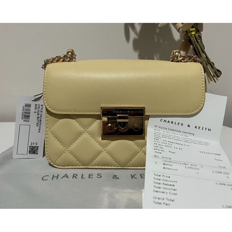 Preloved CHARLS & KEITH Tas Metallic Push-Lock Chain - Butter