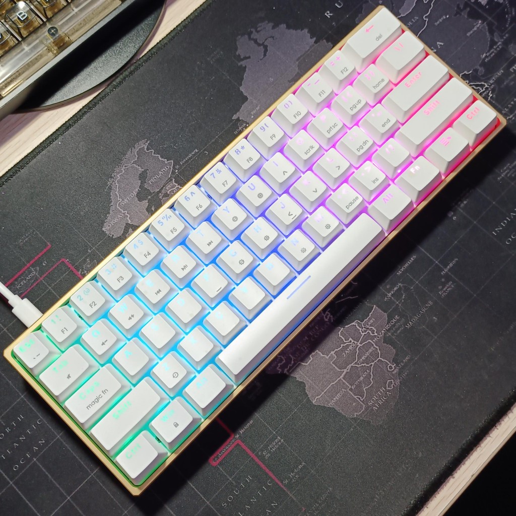 Fantech Maxfit61 Gold Aluminium Case + Jwick White Switch Universal Hotswappable Socket