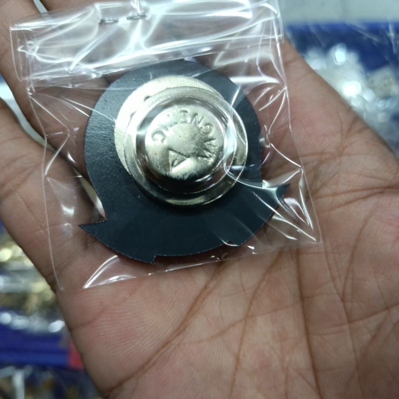 pin Basarnas lapis mika belakang magnet