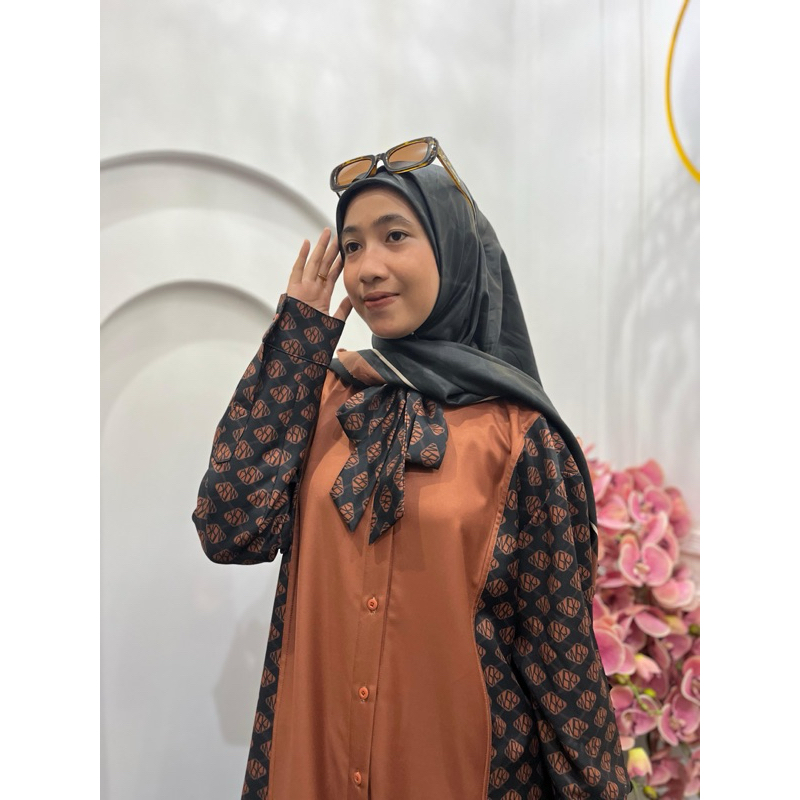 NVS ZWART SET SCRAF BY NOVIA SUKIJO