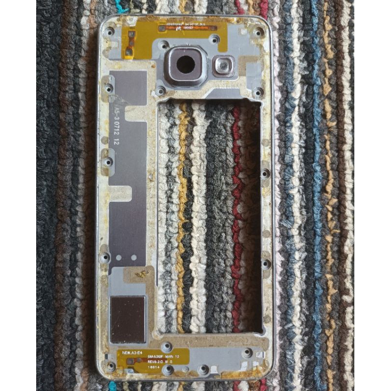 Bezzel tulang tengah Samsung A3 2016 Ori copotan