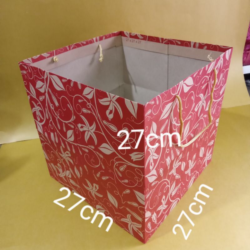 

paperbag batik kotak ukuran 27x27x27cm isi 12pcs/pack