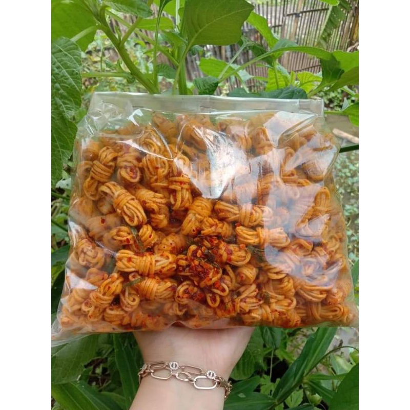 

Mie Gulung Kering Pedas Daun Jeruk 500gram