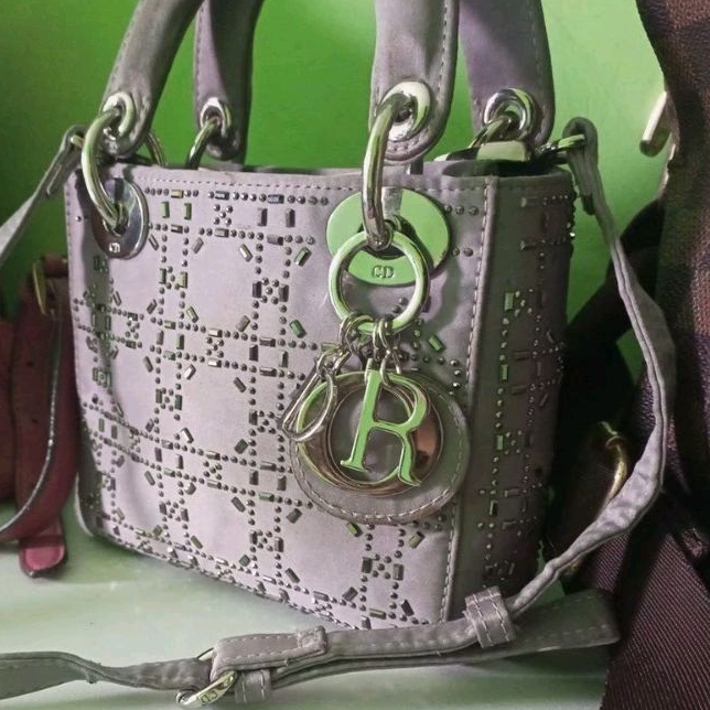 CD satin 17 mewah silver