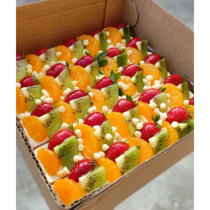 

cake full topping buah