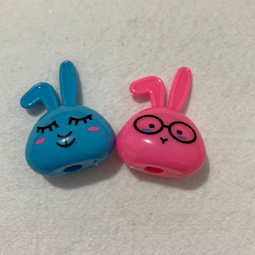 

Rautan Pensil Karakter Kepala Kelinci Warna Warni RANDOM Rabbit Character Sharpener Perlengkapan Sekolah Anak Pertajam Pencil Super Tajam Murah Terjangkau Orotan Petelot Manual Putar Sampai Lancip Tri Tunggal Malang