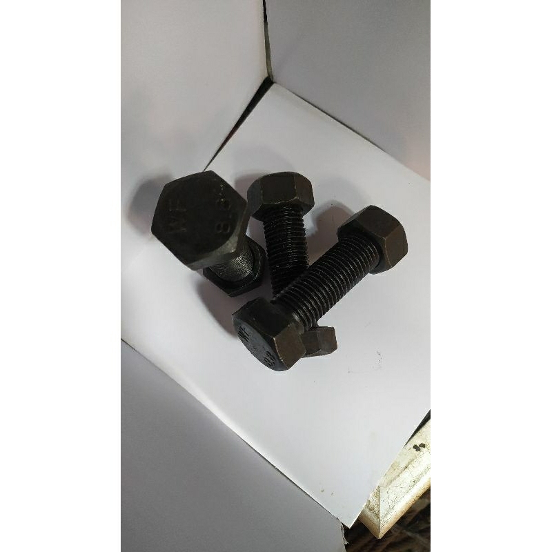 mur baut baja kunci 32 WF grade 8.8  M22