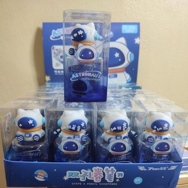

1 BOX RAUTAN ASTRONOT 2 LUBANG ISI 20 PCS