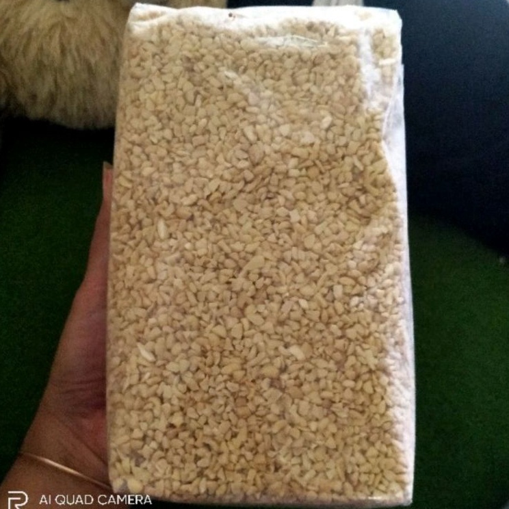 

Kacang mede menir mentah 1kg