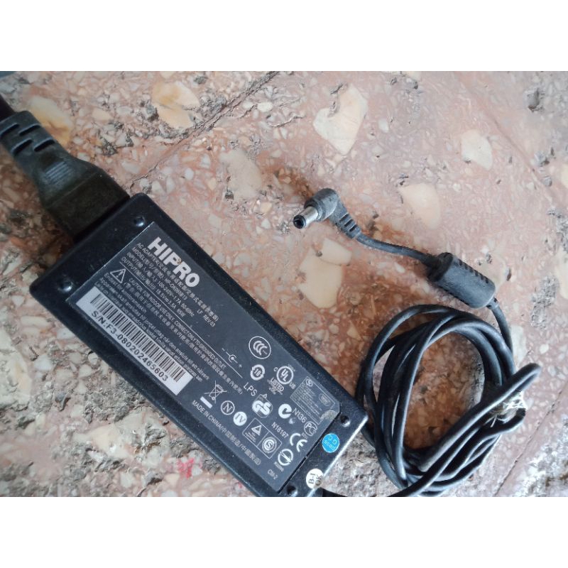 charger laptop 19.v hipro normal bekas pakai.