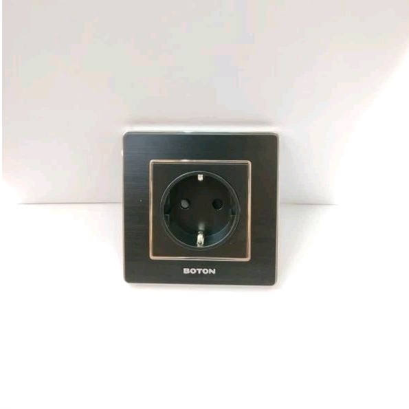 Stop Kontak Hitam K2 Boton