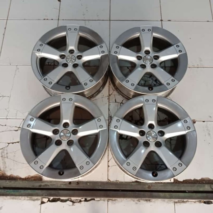 Velg Mobil Bekas Murah STD HARIER R18 Lebar 7 Pcd 5X114,3 ET35 SILVER PNP Mobil Inova Harrier Dll Mu