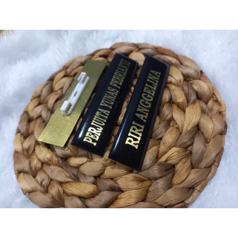 

Nametag Kuningan / Nametag Karyawan / Bedname Nama Dada Bahan Kuningan