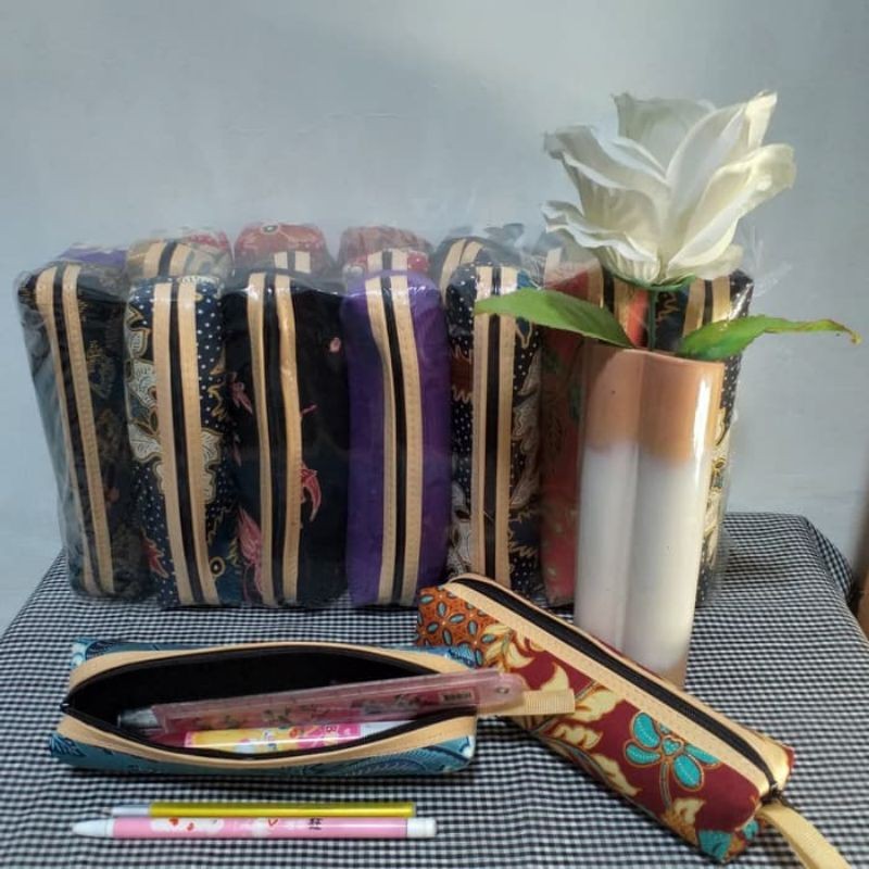 

TEMPAT PENSIL MURAH / DOMPET MURAH / SOUVENIR PERNIKAHAN