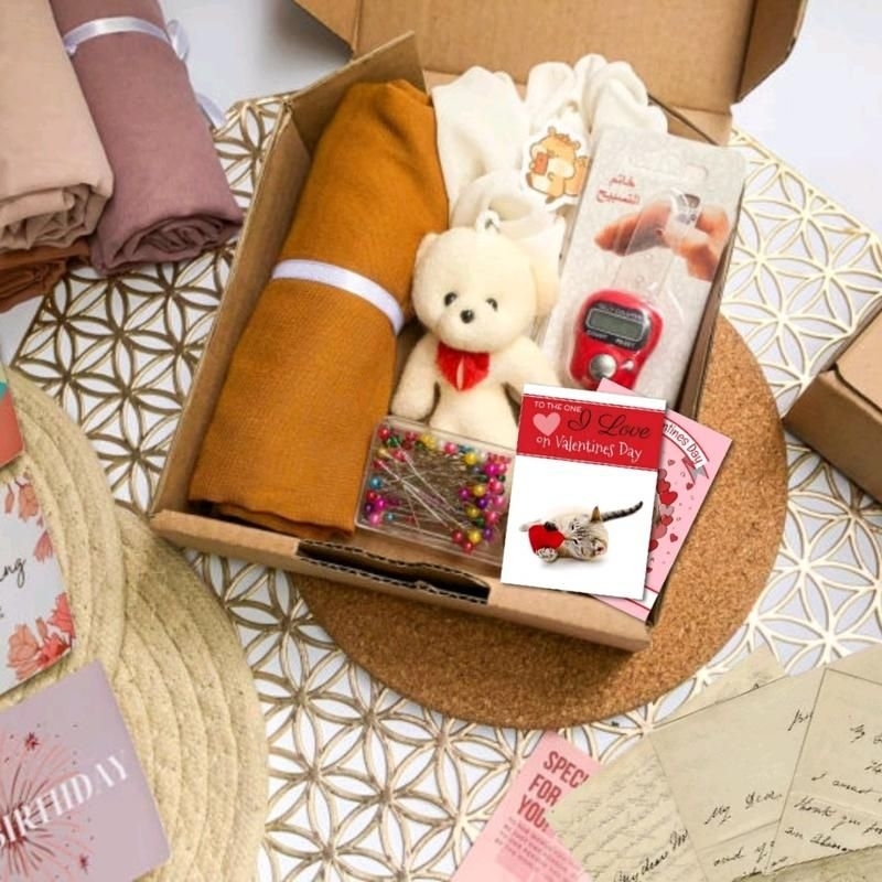 

HAMPERS HIJAB GIFT SOUVENIR ULANG TAHUN WISUDA DAN HADIAH LAINNYA