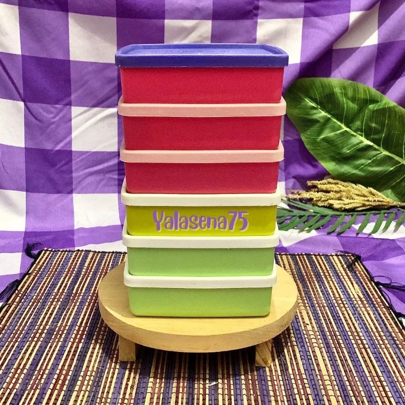 Medium Square away 360 ml Second Ori Tupperware