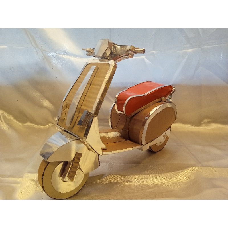 MINIATUR/PRAKARYA VESPA MATIC DARI KARDUS BEKAS
