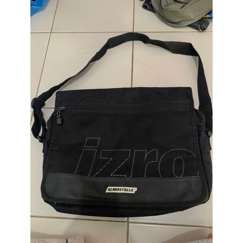 Sling bag Izro/Messenger bag Izro x Almostblue