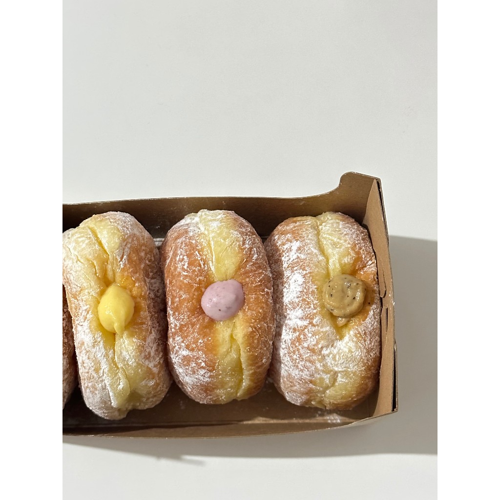 

Bomboloni by Carolwhobakes