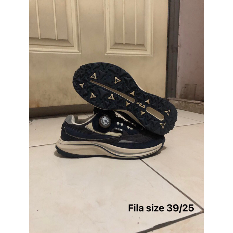 Sepatu outdoor Fila second original Size 39