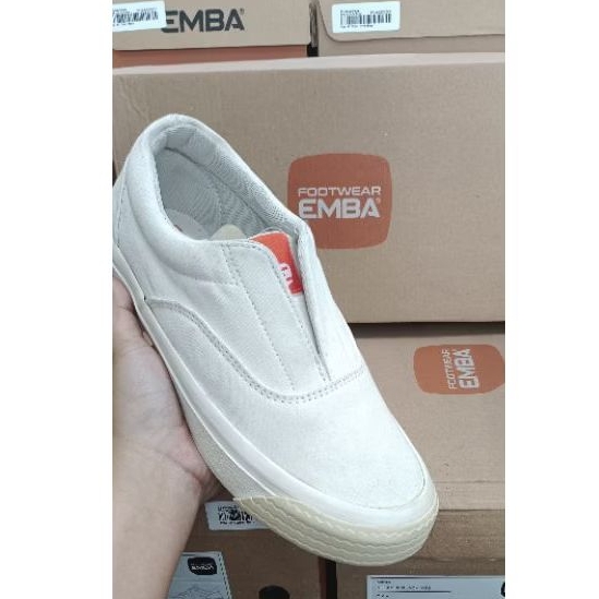 Sepatu Slip On brand Emba