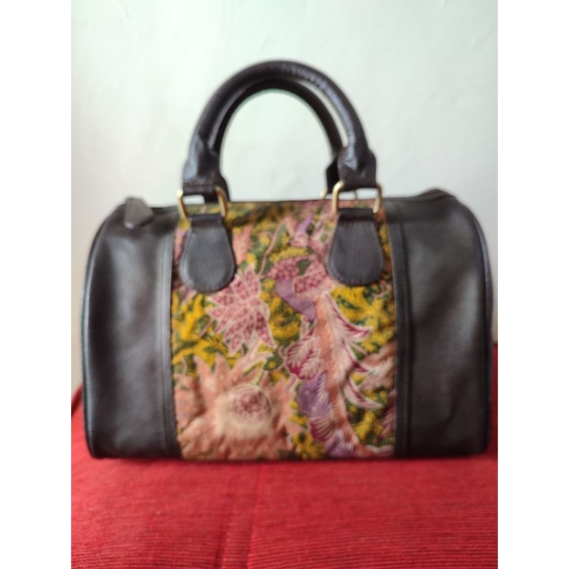 Tas limited edition Oriflame dan Batik Chic