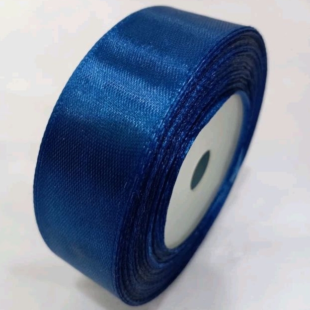 

Pita Satin Biru Dongker Ukuran 1 inch / 2,5 cm Per Roll