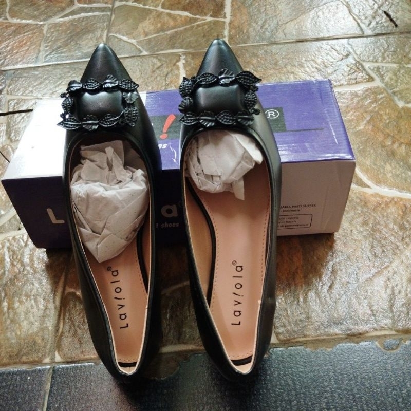 Sepatu kerja laviola