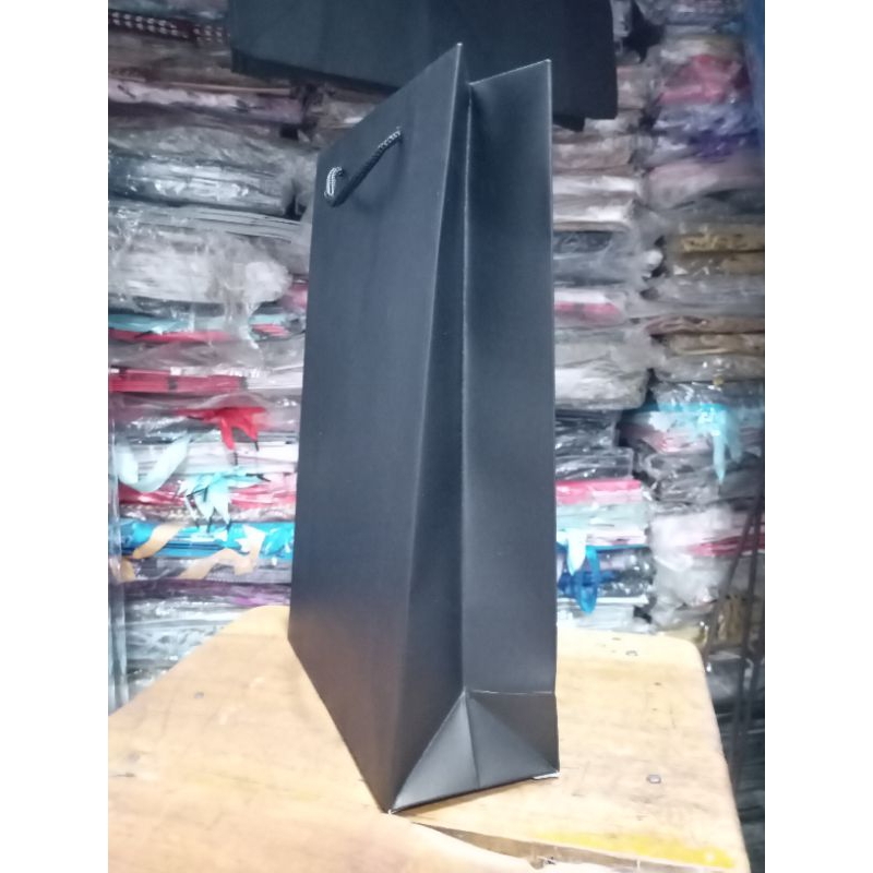 

Paperbag Tebal Ukuran 20×30×8/Paperbag Bungkus Kado/paperbag polos hitam