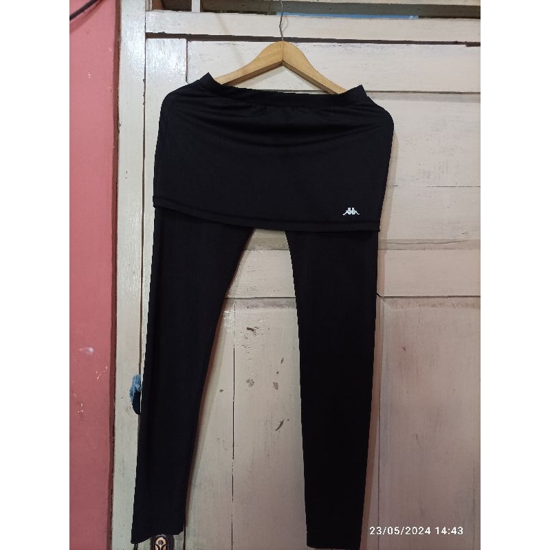 LEGING ROK OLAHRAGA HITAM KAPPA (PRELOVED)