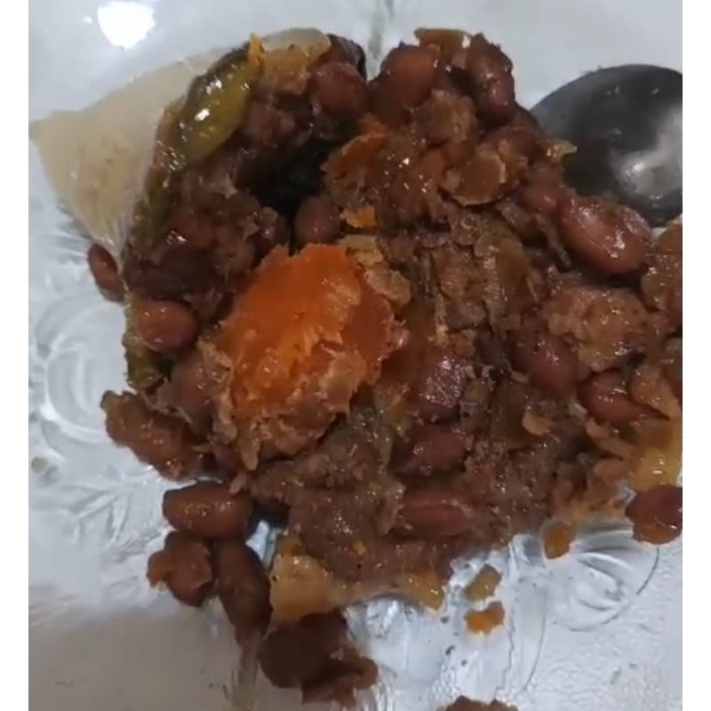 

Bacang ketan daging babi kuning telur