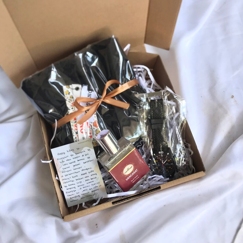 

HAMPERS COWO / hadiah ultah cowo / KADO ULTAH BAJU DAN PARFUME COWO