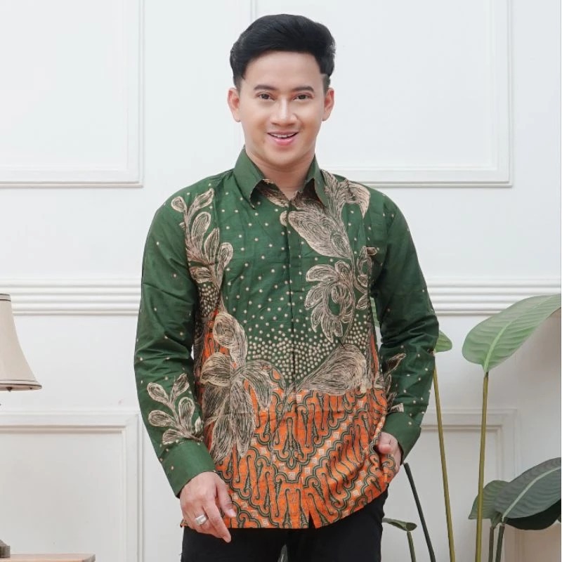 Kemeja batik pria lengan panjang warna hijau botol / emeral