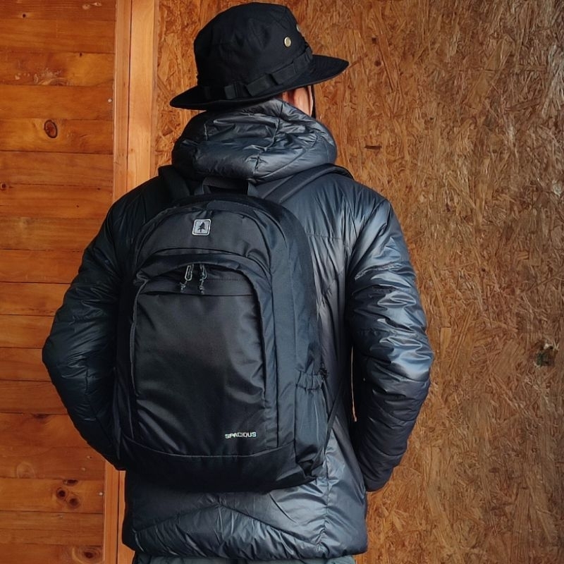 CONSINA SPACIOUS TAS PUNGGUNG LAPTOP