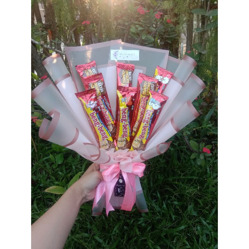 

buket Snack bembeng isi 8pcs murah cantik dan manis/buket wisuda/buket coklat/buket hadiah