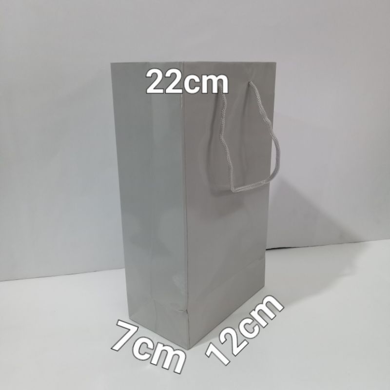 

paperbag polos doff warna ukuran(12×7×22)cm isi 12pcs/pack