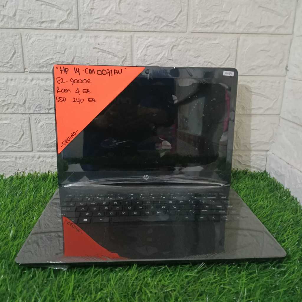 LAPTOP MURAH HP - CM0071AU / E2 - 9000E / 4 / 240 (3089)