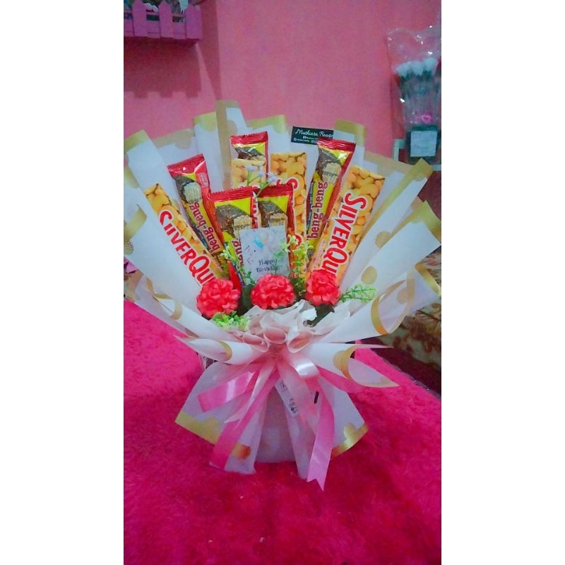 

Bouqeut Silverquen+ bembeng cocok untuk wisuda ultah valentine hari ibu hari guru