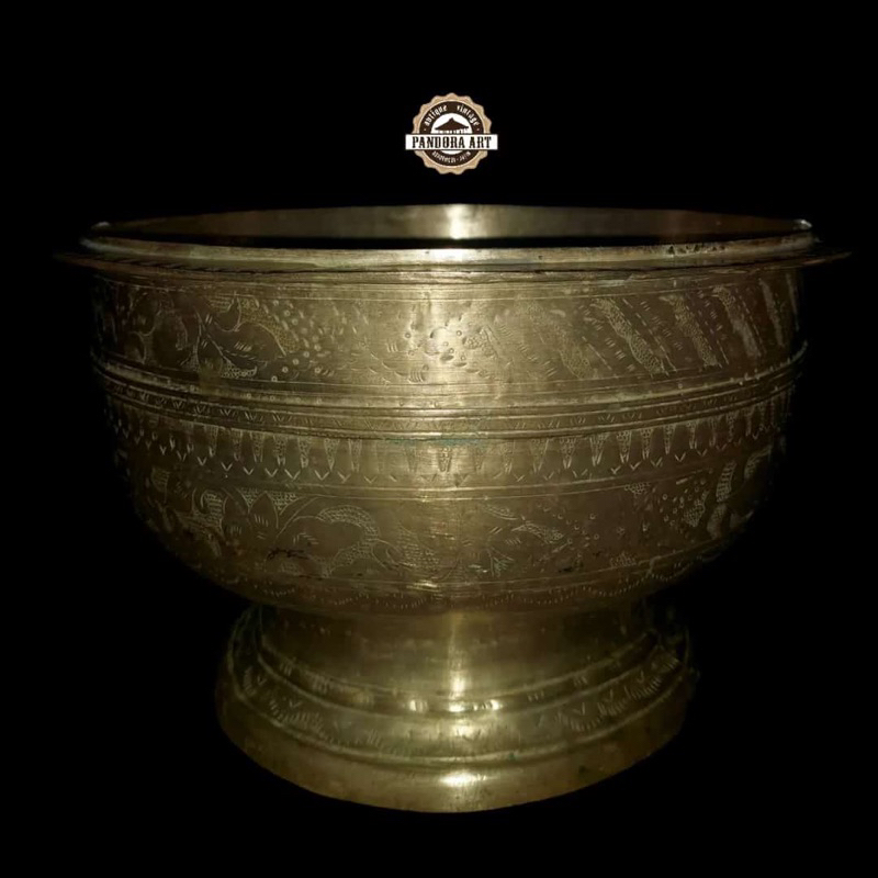 Bokor ukir kuningan lawas size BESAR ( B466 )