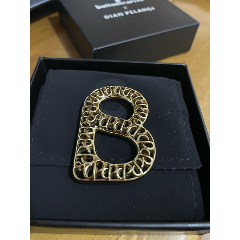 Preloved Interlock ring hijab Buttonscarves gold