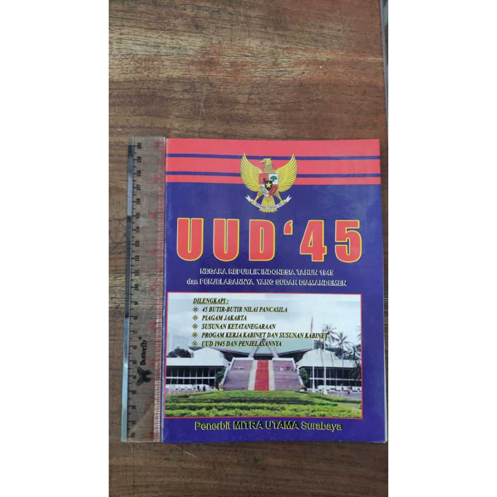 

Buku UUD 1945