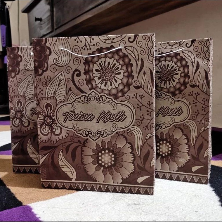 

Diskon Murah 1 pcs paperbag batik sovenir pernikahan tali besar ukuran sedang 21x17x6