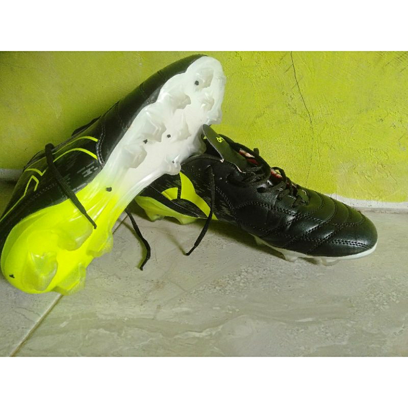 Ortus sepatu bola second size 41 kulit.