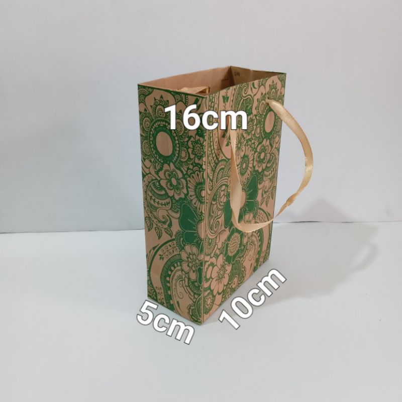 

paperbag batik ukuran(10×5×16)cm isi 12pcs/pack