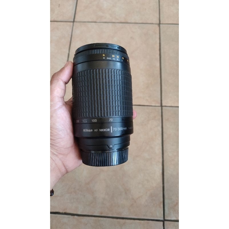 LENSA NIKON 70 300MM