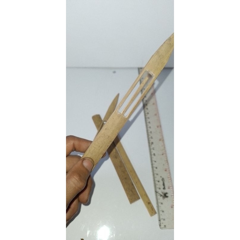 coban, alat rajut jaring termurah  terbuat dari bambu ada 2 ukuran bonus penggarisnya