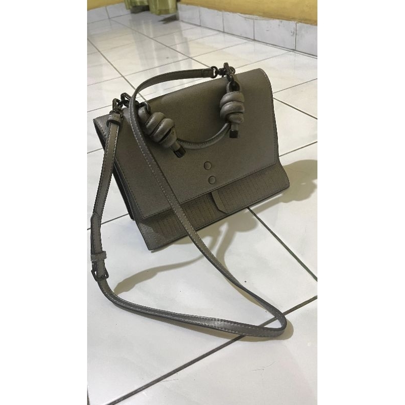 PRELOVED TAS CHARLES & KEITH