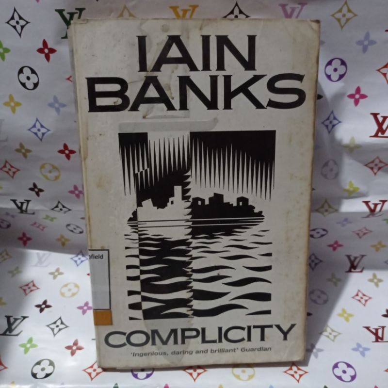 BUKU IAIN BANKS COMPLICITY
