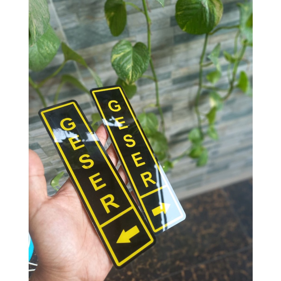 

Plat acrylic tulisan geser kanan atau geser kiri sign label akrilik