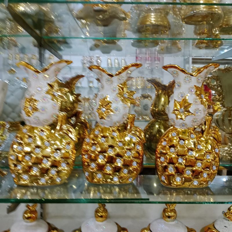 Pajangan Vas Nanas Gold